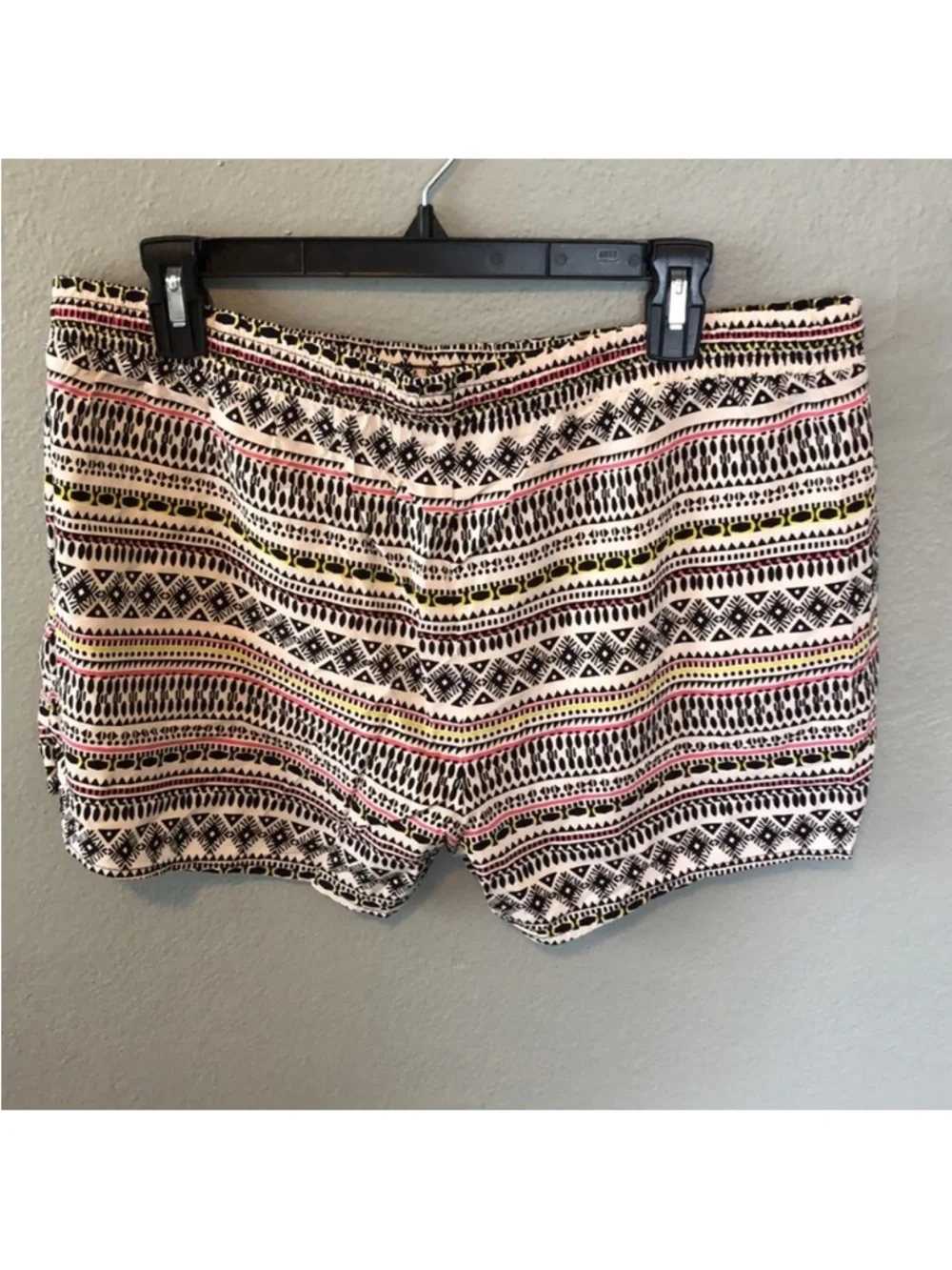 Old Navy Multi-Color Aztec Drawstring Shorts Size Large - Picture 3 of 10